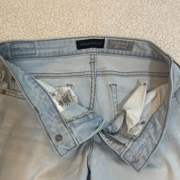 Aeropostale light wash cropped jeggings - womens size 6, light wash, distressed - Picture 2 of 4